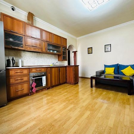 City Center Apartment On Sayat Nova Street Jerevan Exteriör bild