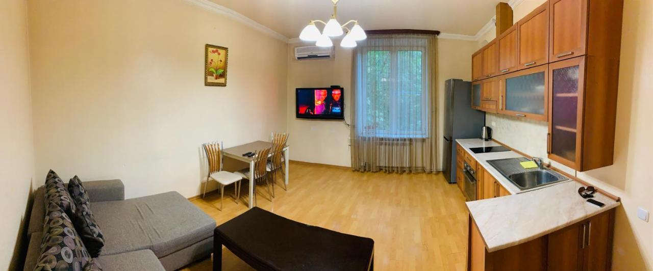 City Center Apartment On Sayat Nova Street Jerevan Exteriör bild