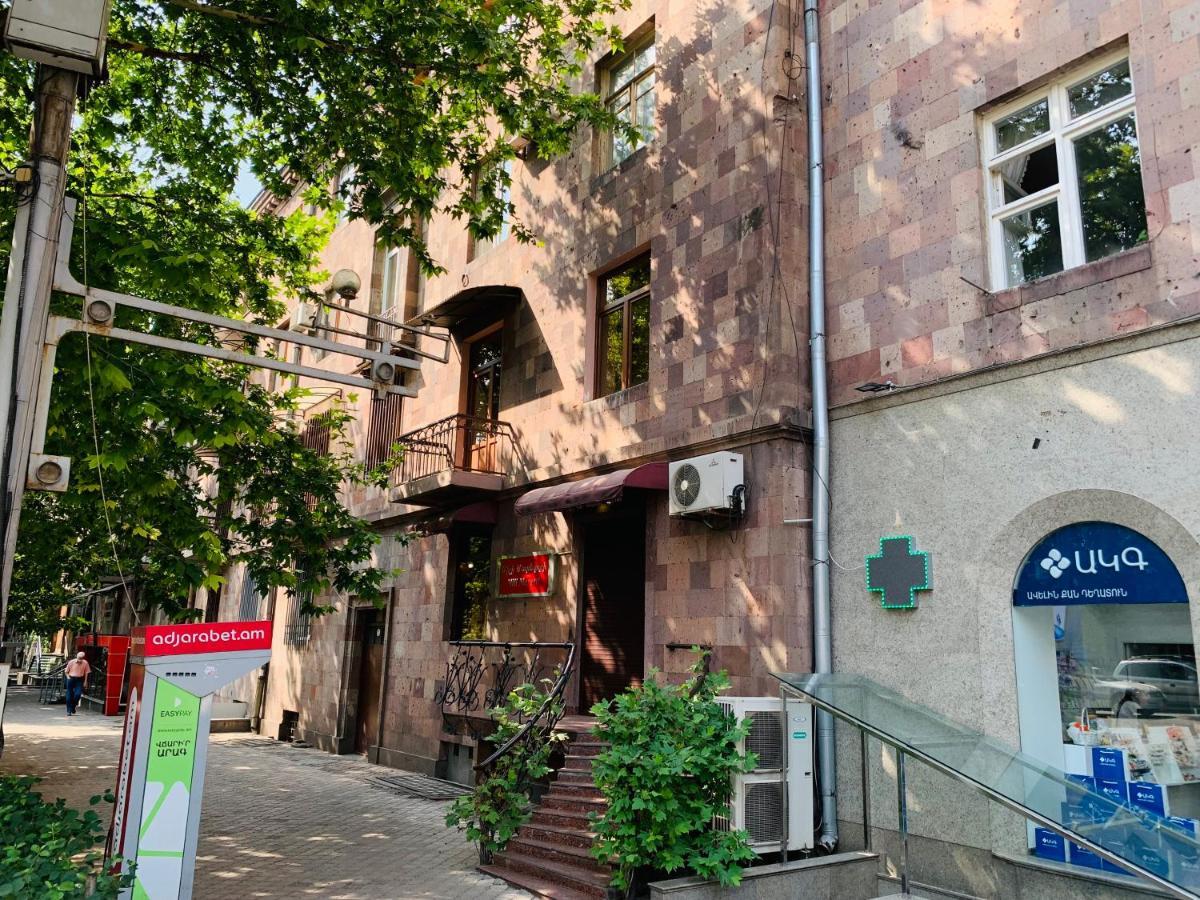 City Center Apartment On Sayat Nova Street Jerevan Exteriör bild