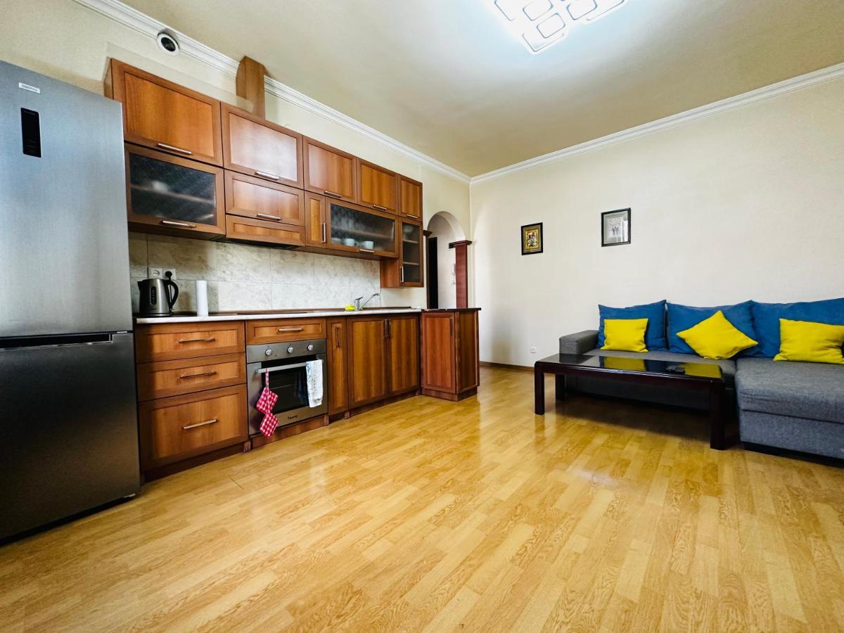City Center Apartment On Sayat Nova Street Jerevan Exteriör bild